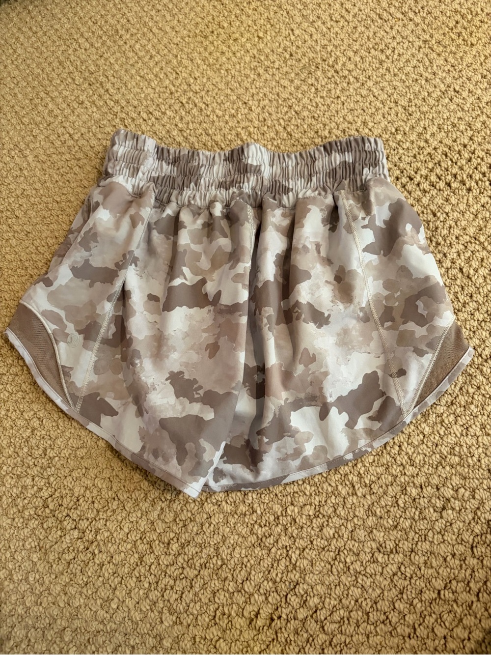 Lululemon hotty hot shorts 2 thawed camo
